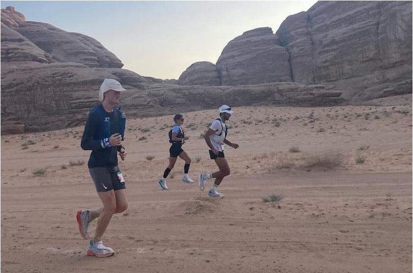 Wat ik at en dronk tijdens mijn warmste trail ooit: een meerdaagse door de woestijn!